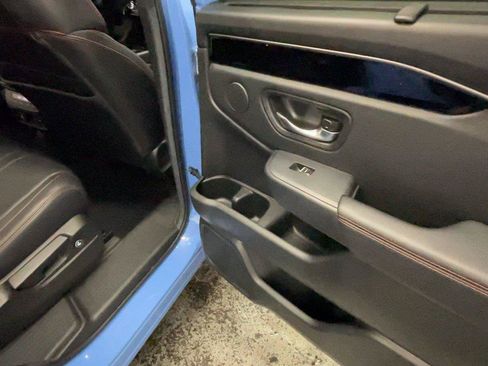 Used 2025 Honda Pilot TrailSport image 21