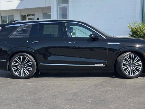 Used 2026 Cadillac Vistiq Premium Luxury AWD/4WD image 3