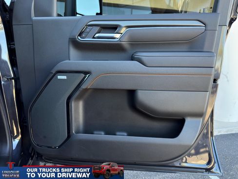 Used 2025 GMC Sierra 2500 AT4 w/ AT4 Premium Plus Package AWD/4WD image 30