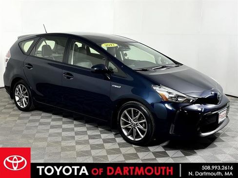 Used 2017 Toyota Prius V Five image 1