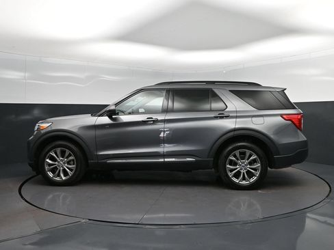 Used 2023 Ford Explorer XLT w/ Equipment Group 202A AWD/4WD image 4