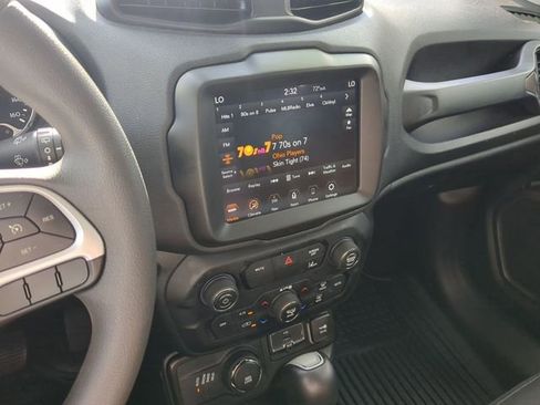 Used 2023 Jeep Renegade Latitude image 36