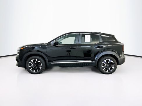 Used 2025 Nissan Kicks SV AWD/4WD image 4