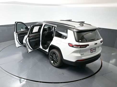 New 2025 Jeep Grand Cherokee L Limited w/ Trailer Tow Package image 59