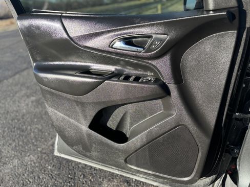 Used 2020 Chevrolet Equinox LT image 16