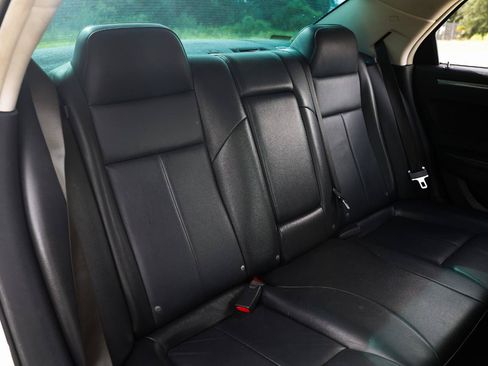 Used 2010 Chrysler 300 Touring RWD image 14