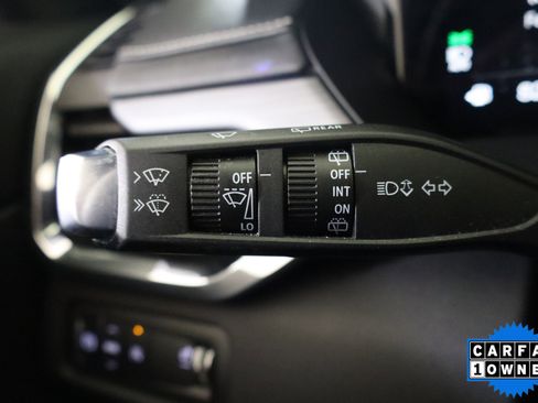 Used 2025 GMC Acadia Elevation image 31