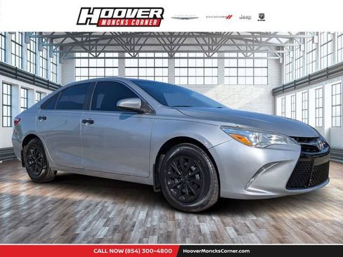 Used 2016 Toyota Camry LE FWD image 1