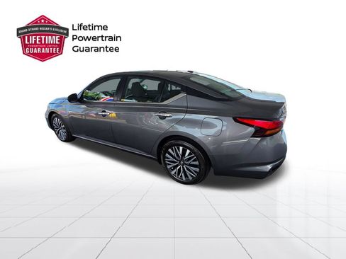 Used 2025 Nissan Altima 2.5 SV FWD image 3