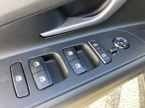 Used 2025 Hyundai Elantra Blue image 15