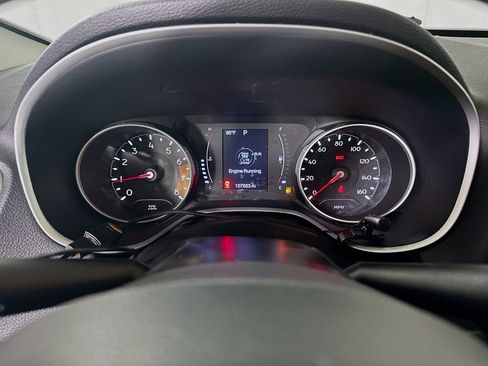 Used 2018 Jeep Compass Latitude FWD image 19