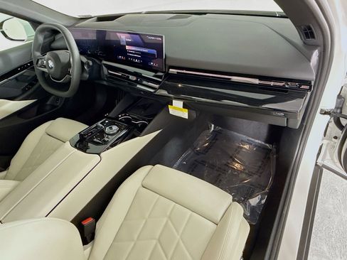 Used 2026 BMW 530i RWD image 31
