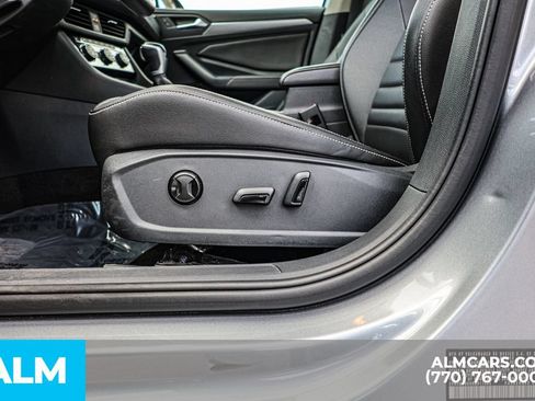 Used 2024 Volkswagen Jetta SE FWD image 23