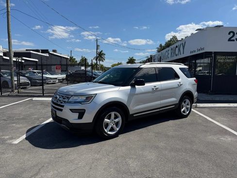 Used 2018 Ford Explorer XLT FWD image 1