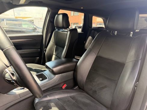 Used 2017 Jeep Grand Cherokee Altitude AWD/4WD image 11