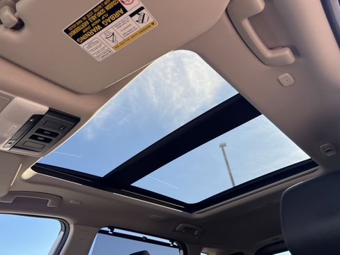 Certified 2023 Nissan Rogue Platinum w/ Platinum Premium Package image 19