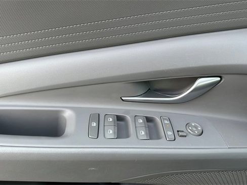 Used 2024 Hyundai Elantra SEL image 11