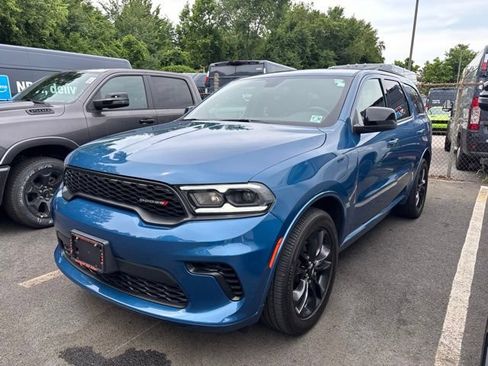 Certified 2025 Dodge Durango GT w/ Blacktop Package RWD image 2