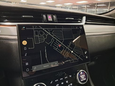 Used 2021 Jaguar F-PACE SVR image 27