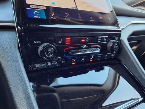 Used 2022 Jeep Grand Cherokee Limited 4xe image 14