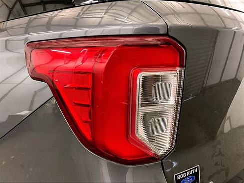 Used 2022 Ford Explorer XLT AWD/4WD image 29