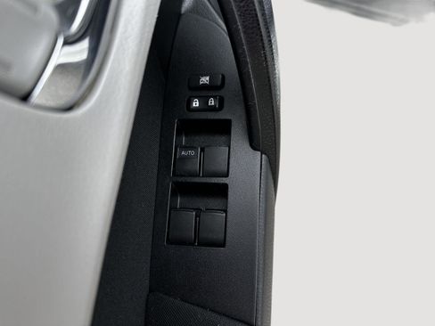Used 2017 Toyota Corolla LE w/ LE Eco Premium Package FWD image 9