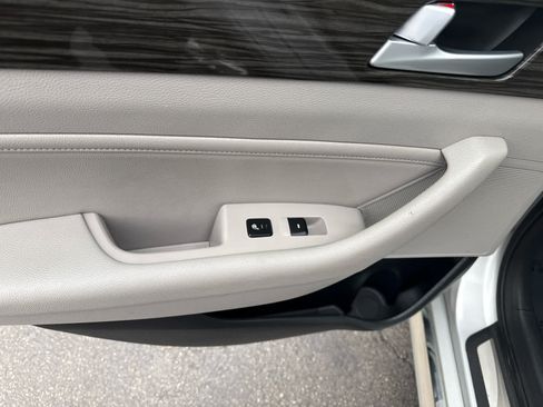Used 2015 Hyundai Sonata Limited w/ Option Group 05 FWD image 15