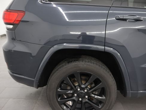 Used 2018 Jeep Grand Cherokee Altitude AWD/4WD image 25