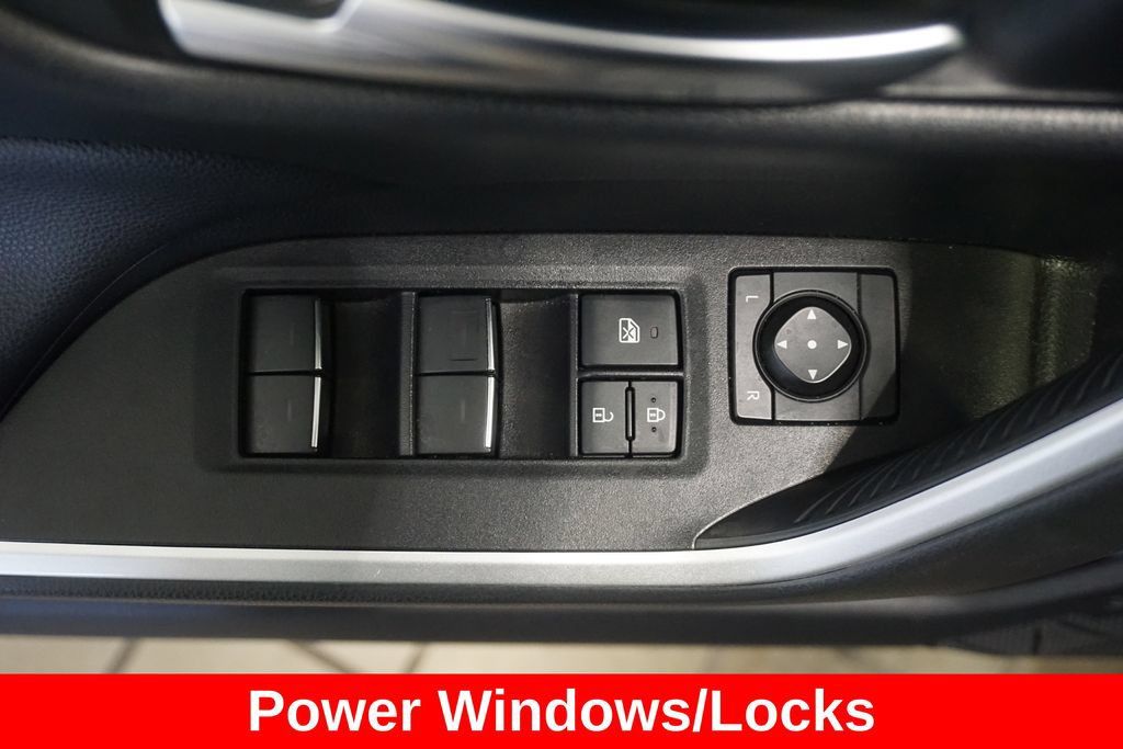 Used 2025 Toyota RAV4 XLE AWD/4WD image 5