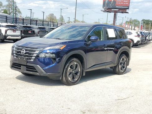 Used 2024 Nissan Rogue SV AWD/4WD image 2