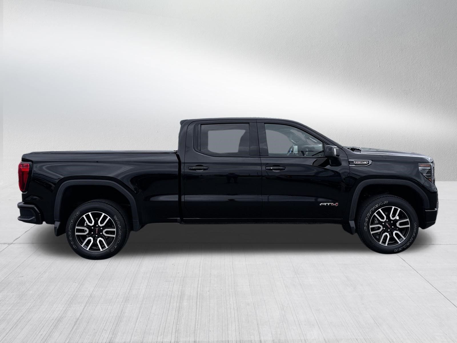 Used 2023 GMC Sierra 1500 AT4 w/ AT4 Preferred Package AWD/4WD image 8