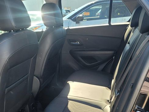 Used 2020 Chevrolet Trax LT w/ LT Convenience Package FWD image 16
