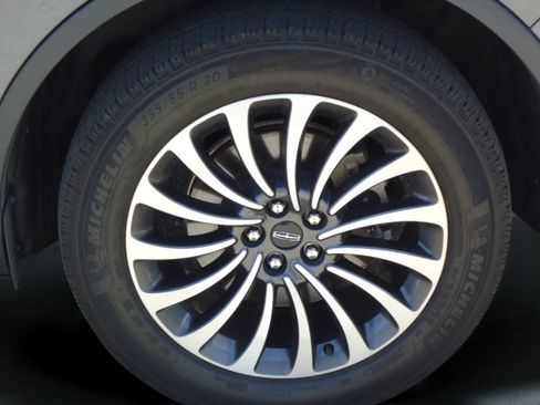 Certified 2023 Lincoln Aviator AWD w/ Premium Package image 9