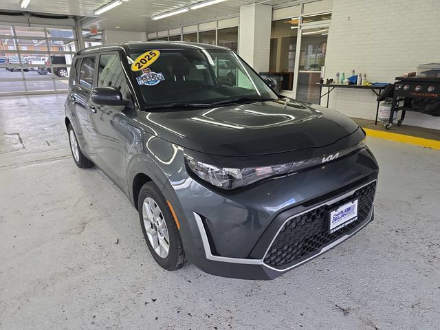 Used 2025 Kia Soul LX FWD image 7
