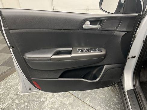 Used 2019 Kia Sportage LX image 6