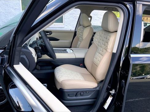 New 2025 Nissan Armada Platinum Reserve image 9