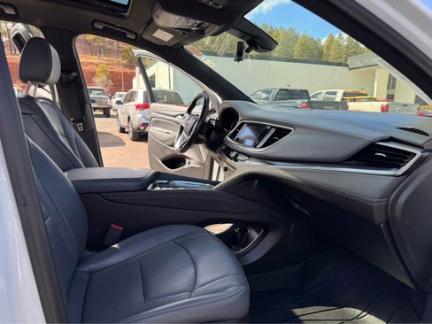 Used 2022 Buick Enclave Premium w/ Experience Buick Package image 15