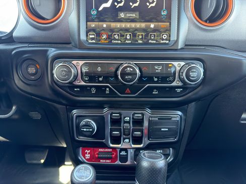 Used 2022 Jeep Gladiator Mojave w/ LED Lighting Group AWD/4WD image 32