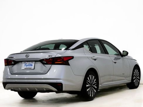 Used 2024 Nissan Altima 2.5 SV image 6