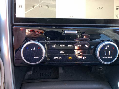 Used 2024 Land Rover Discovery S image 16