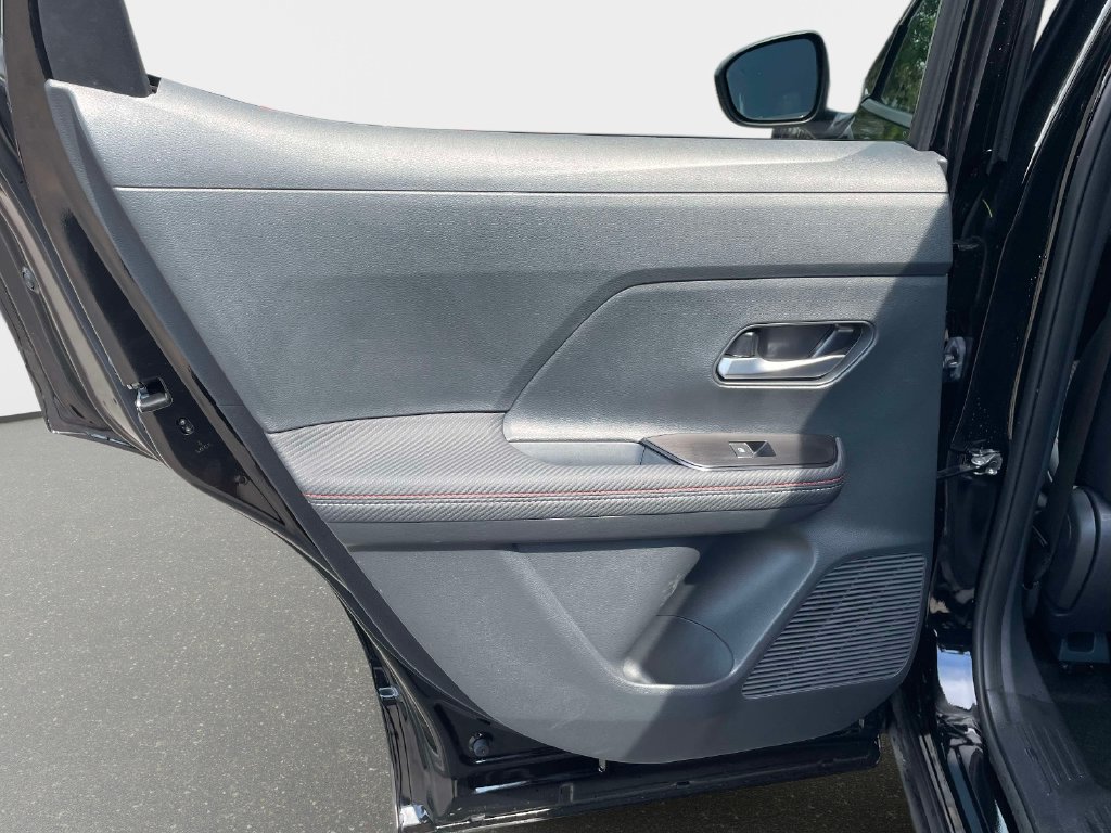 Used 2025 Nissan Kicks SR AWD/4WD image 14