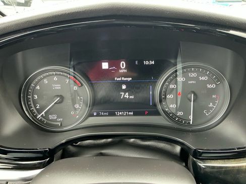 Used 2022 Cadillac XT6 Premium Luxury w/ Technology Package FWD image 19