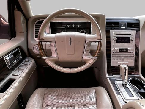 Used 2010 Lincoln Navigator 4WD image 5