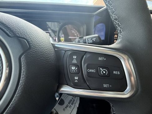 Used 2025 Jeep Wrangler Sahara AWD/4WD image 24