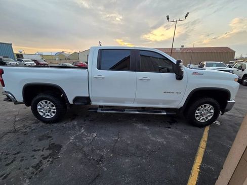 Used 2023 Chevrolet Silverado 2500 LT w/ Convenience Package image 3