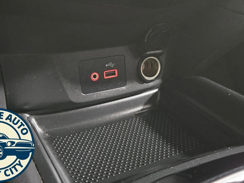 Used 2019 Nissan Rogue SV image 16