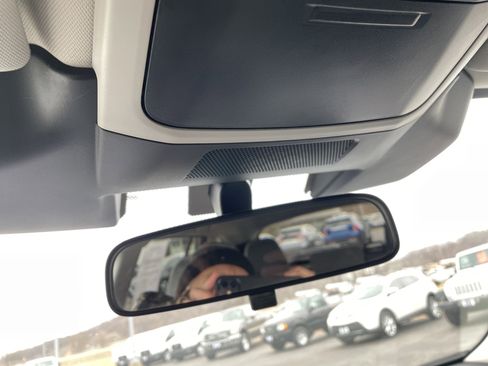 Used 2025 Subaru Outback Premium image 39