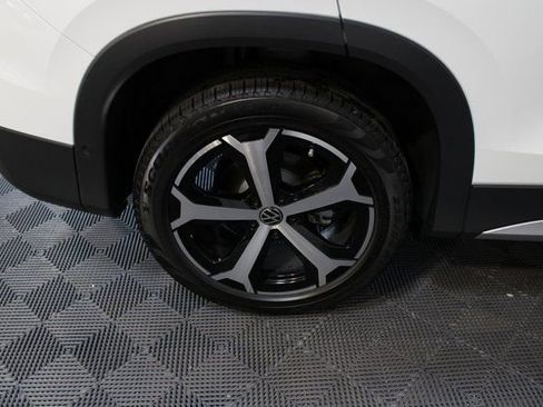 New 2025 Volkswagen Tiguan SE FWD image 26