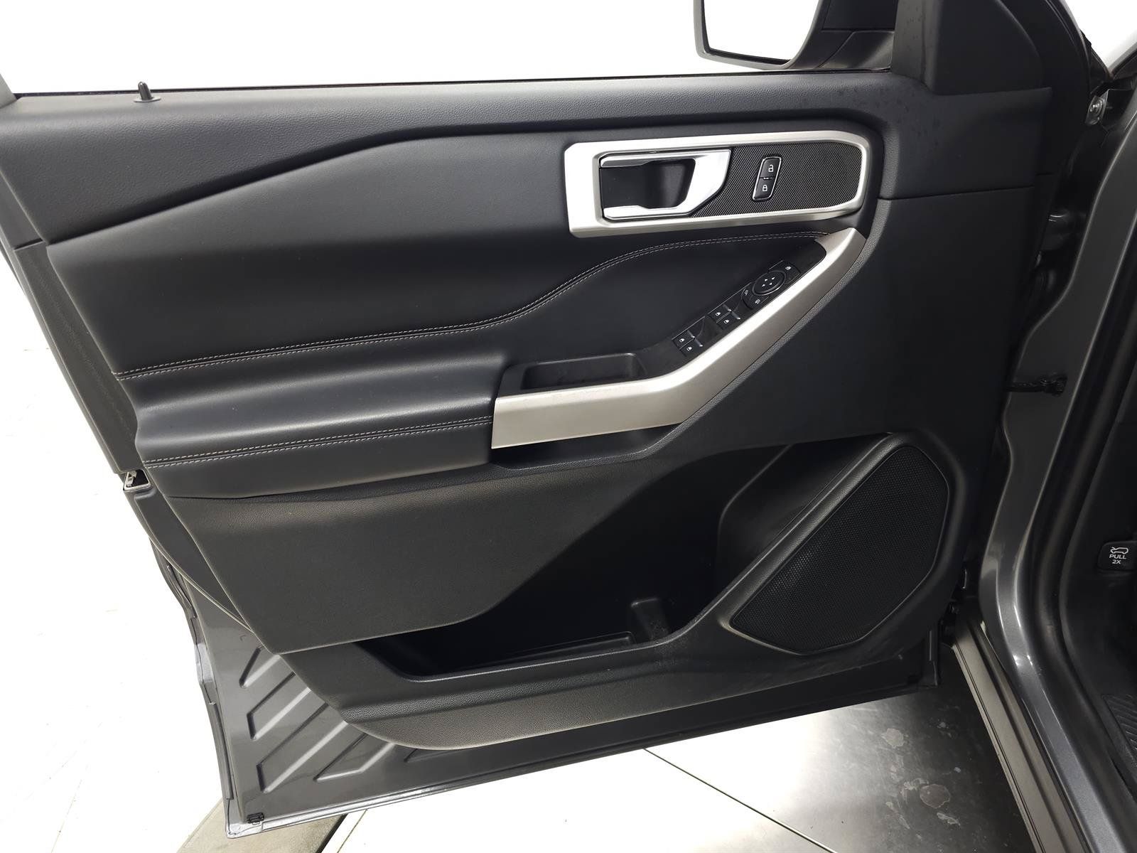 Used 2023 Ford Explorer XLT w/ Equipment Group 202A AWD/4WD image 15