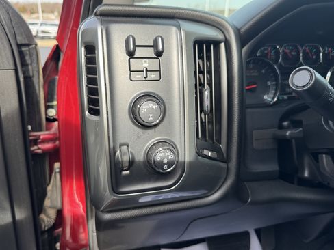 Used 2018 Chevrolet Silverado 1500 LT w/ Texas Edition image 13